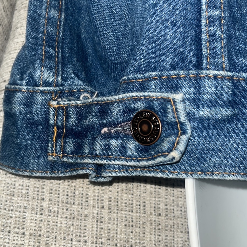 Levi’s - Picture 9 of 12